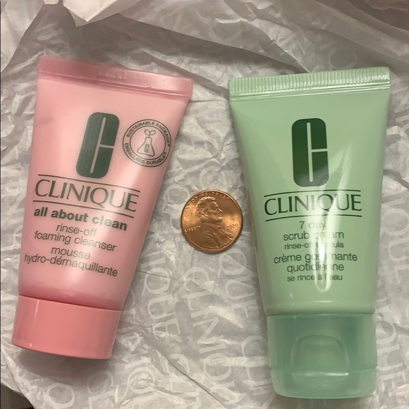 New Clinique Make up Skincare Bundle w/ Bag - Picture 9 of 10